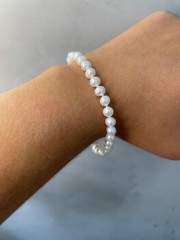 PULSEIRA PÉROLA E PRATA
