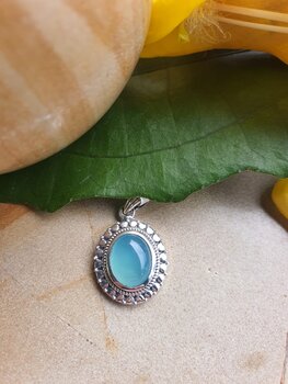 PINGENTE DE PRATA COM PEDRA OVAL