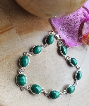 PULSEIRA DE PRATA COM PEDRA OVAL