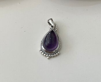 PINGENTE DE PRATA BALI COM PEDRA NA FORMA DE GOTA