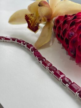 PULSEIRA DE PRATA, COM RUBI RETANGULAR E OVAL