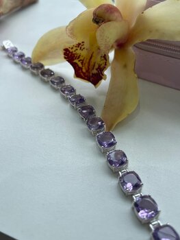 PULSEIRA DE PRATA COM AMETISTAS QUADRADAS