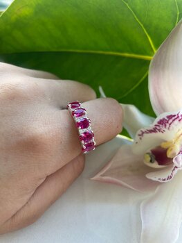 ANEL DE PRATA, MEIA ALIANÇA QUADRADA, VERMELHA