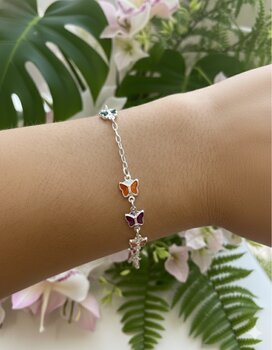 PULSEIRA PRATA, BORBOLETAS DE CRISTAL COLORIDAS