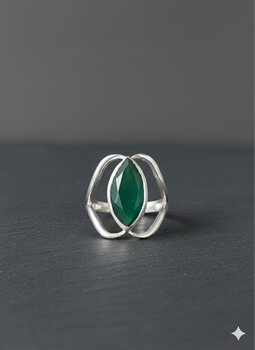 ANEL DE PRATA, ESMERALDA EM NAVETE