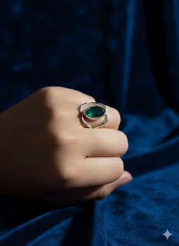 ANEL DE PRATA, ESMERALDA EM NAVETE