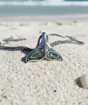 PINGENTE DE PRATA, RABO DE BALEIA EM ABALONE